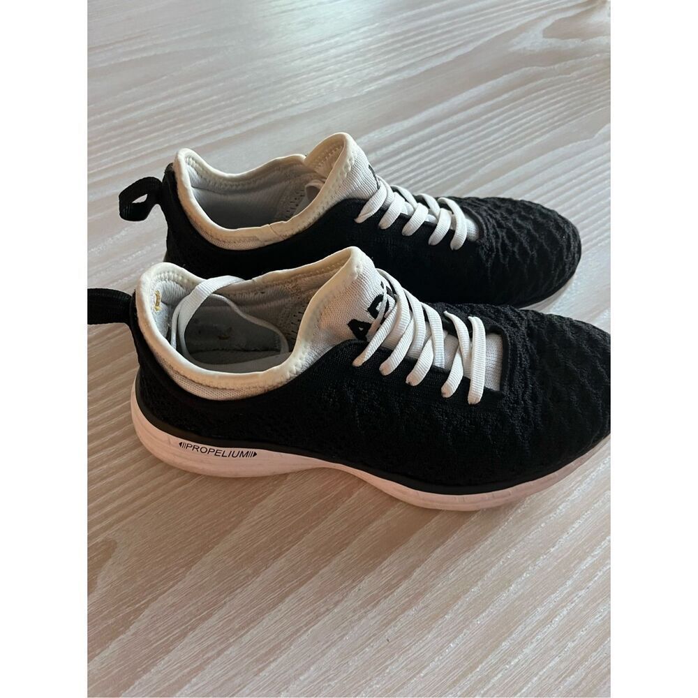 APL TechLoom Breeze mesh sneakers size 6.5